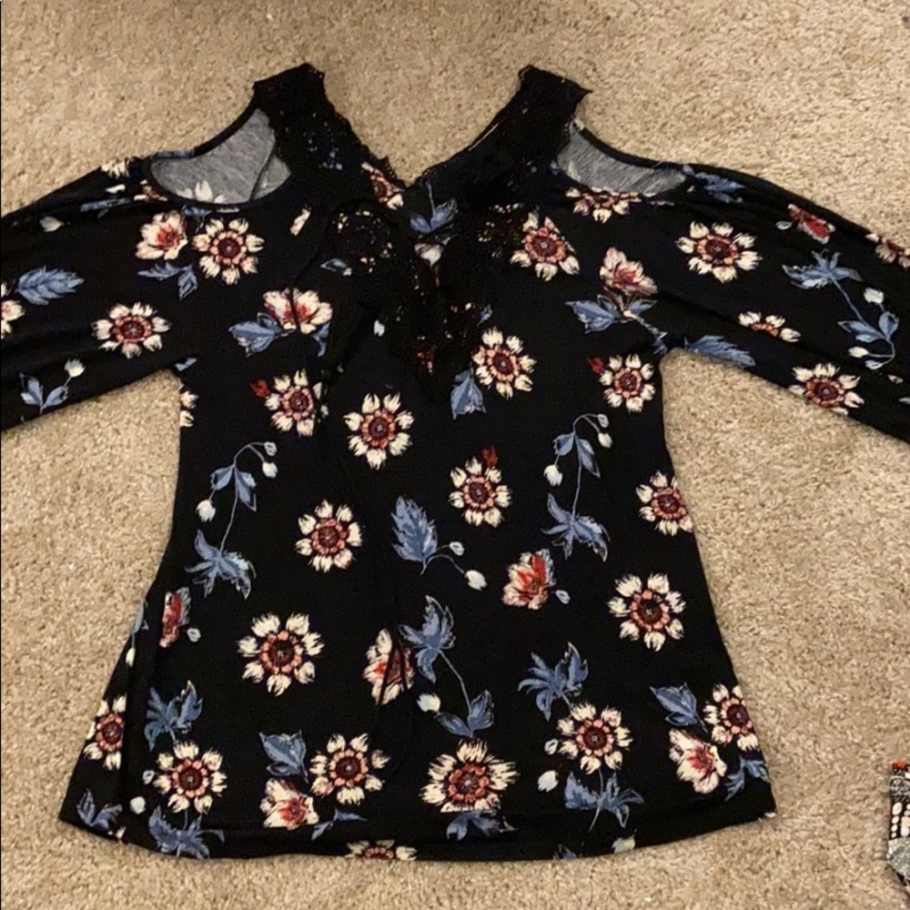 Cute of the shoulder/long sleeve shirt.